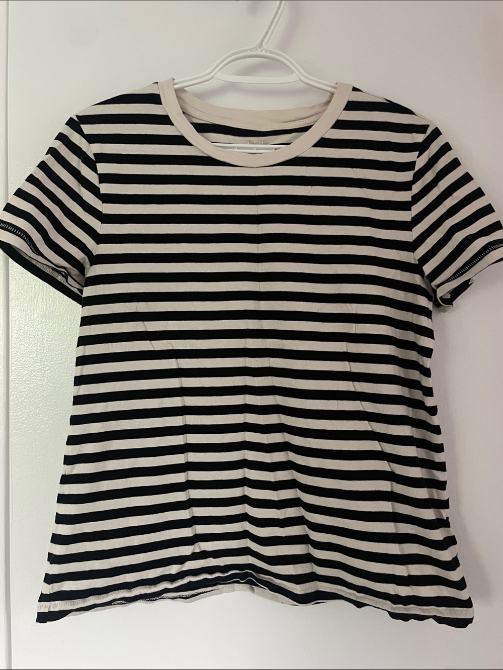 GAP Basic Striped Tee - White and Black size M
